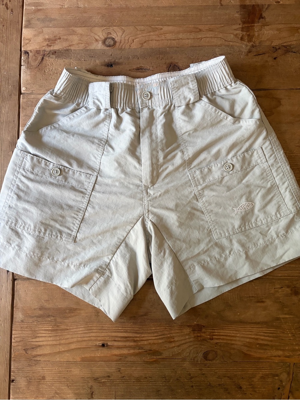 AFTCO 28” light khaki shorts
